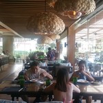 Tides - ランチビュッフェはガラガラ