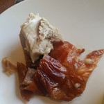 Tides - ⑩フィリピンエリア　これが有名なレチョン。ペキンダックの豚版