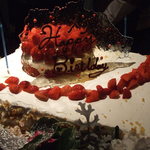 CLUB J i lungo - 特注のバースデーケーキ、すごく豪華でメチャ美味しかった！