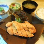 四季旬菜 料理倶楽部 - 地どりカツ定食 ￥８００