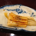 手打蕎麦 松竹庵 ます川 - 穴子の半身は煮穴子で❗お江戸を感じる一品。