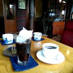 Furanse Kura - アイスウインナーコーヒーと蔵ブレンド。