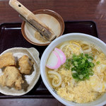 うどん商人つづみ屋 - 本日のワンコインランチ（卵とじうどん＆とり天）