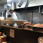 支那そばや - 店内写真　器も個性的で美しい