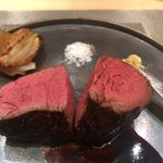 銀座 大石 - お肉半分食べ進めたら「まだ食べられるでしょ？」と肉を追加されました。笑
      振り出しに戻る。