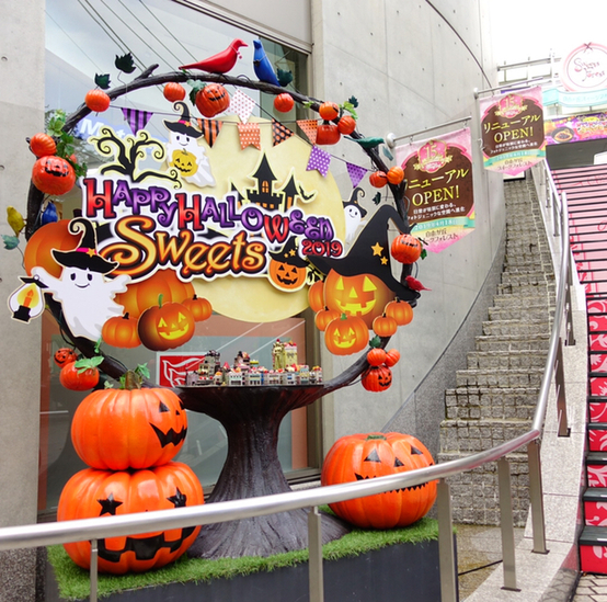 自由が丘 ハロウィンを象徴するドラキュラクレープ By スイーツ王子 Rui メルシー クレープ Merci Crepe 自由が丘 クレープ 食べログ