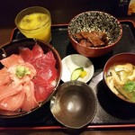 Maguro Goya Honten - ランチ [ 中トロ赤身丼とあら煮定食 1100円 (税込み 1210円) ]