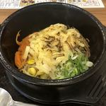 カルビ丼とスン豆腐専門店 韓丼 - とろ〜りチーズの石焼ピビンバ
            
            