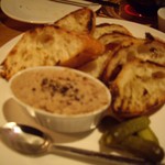 炭火とワイン okibi 燠火 - ポークリエットとバケット.JPG