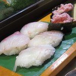 葵 - たい、はまち、ねぎとろの軍艦