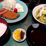 Bishokuteisou - 牛カツランチ(1500円) あと惣菜３種と、汁と、デザートが付きます。