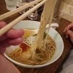 地球の中華そば - 塩そば。真ん中の赤いのがトマトペースト。