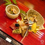 和牛串 炭火焼 あゆみ乃  - 先付。一つ一つ手の込んだお料理が美しく並んでます(≧∀≦)
            銀杏、久しぶりに食べた～(*ﾟдﾟ*)