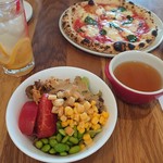 ピッツァ&カフェ バード アール4 - サラダ、ドリンク、スープバー