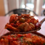 イタリア食堂ディエーチ - 牛もつと自家製サルシッチャのカスレ風トマト煮込みリフトアップ