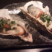 魚心 新宿総本店 - 生カキ