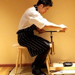 ガリネット - パスタ製造マシーンでグリグリするシェフ