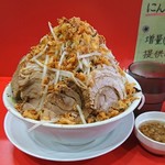 あいすべきものすべてに - 以前の汁無し豚ラーメン、野菜マシマシ。店主福ちゃん作