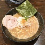 らぁめん屋　うどす - ギドラ　830円