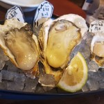 Oyster Bar MABUI - 生牡蠣3種盛り