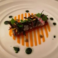 レストラン シャンボール - 秋刀魚のスモーク キャビア飾り 磯香るオイルソース 玉葱とオレンジのマルムラードのタルト仕立て