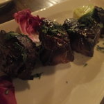 ハニーズ ネスト ロッジ - 牛ロースの鉄串焼き