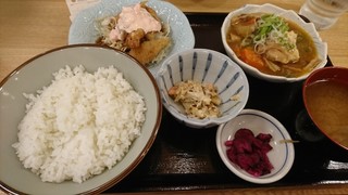 Shuho rakuda - 名物牛すじ煮込みと和風チキン南蛮定食