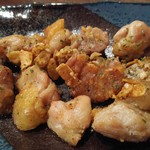 イタリアン居酒屋 ネマレ - おすすめメニューから鶏もも肉ガーリックソテー680円