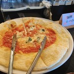カッチャアルテゾーロ - ビュッフェのピザ