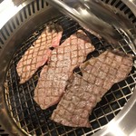 京松蘭 - ロースはサッと炙るだけでOK
      いい焼き色♡