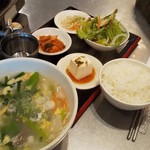 韓国亭豚や - おかずのいろいろ付いたクッパ(白)定食 ￥690