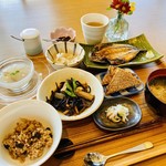 やすらぎの里 - 7日目  酵素玄米 鯵干物（普通食）