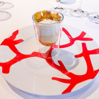 シェ・イノ - アミューズ (コンソメのジュレとサツマイモのムース)