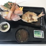 とまりん - 深海鮮丼と真鯛の塩焼き