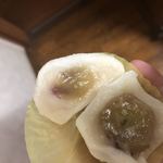 御菓子処　松風庵 - 皮を剥いた巨峰が中に…
お餅が やわらか～い！