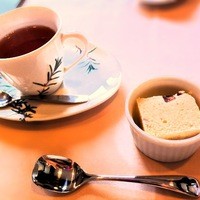 サント ウベルトゥス - 紅茶とアイスケーキ