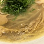 Japanese Soba Noodles 蔦 - サーモンメインのスープ