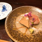 鳥田中 - 高坂鶏 白レバーと笹身の昆布〆 淡雪塩