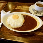 喫茶チロル - ［2019/09］カレー・目玉焼き乗せ(700円)