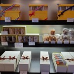 ケーキショップファボリ - 焼き菓子も気になる♥️