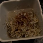たらんBAR - シラスおろし　に醤油をかけて