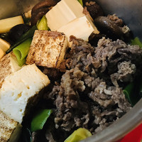 飛騨牛一頭家 馬喰一代 銀座 - 【飛騨牛A5クラス】
                    切り落とし肉を、すき焼きにしました。
                    
