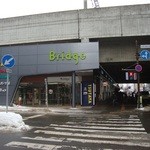 サンマルクカフェ サツエキBridge店 - ヨドバシカメラと紀伊国屋書店の間の、高架下にあります。