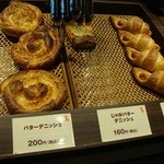 サンマルクカフェ サツエキBridge店 - 焼き立てパンが、次々と出来上がります。