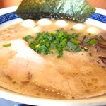 Hakatatonkotsuramentabaru - ラーメン 680円 うずら 100円