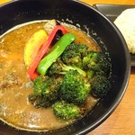 3104 知床スープカレー - サチク麦王キーマ&角煮+ブロッコリーまみれ(1150円)