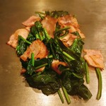 Teppanyaki Okonomiyaki Jin - ほうれん草ベーコン