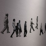 118401107 - 壁のイラスト。トイレまでず～っと続いています。