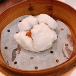 中国料理　白楽天 - チャーシュー饅頭
生地はふわふわ美味しいけど餡はイマイチ