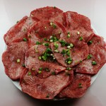 焼肉革命 牛将 - 料理写真:毎日手切りの生牛タン！冷凍じゃないから旨さが違う！